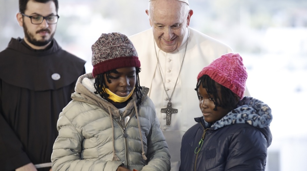 Πάπας Φραγκίσκος: Ο Προκαθήμενος της Ρωμαιοκαθολικής Εκκλησίας έστειλε μήνυμα αλληλεγγύης κατά την επίσκεψή του στη Μυτιλήνη. 