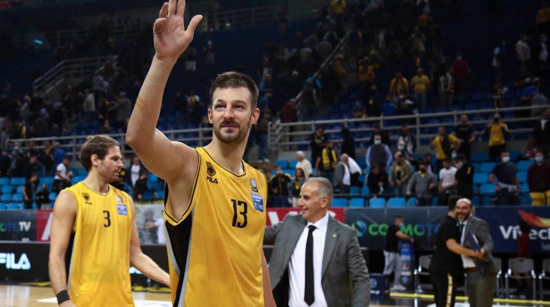 Στέφαν Γέλοβιτς: Θρήνος στο ελληνικό μπάσκετ, αλλά και στην οικογένεια της ΑΕΚ, μετά τον θάνατο του σπουδαίου παίκτη του συλλόγου, σε ηλικία 32 ετών. 