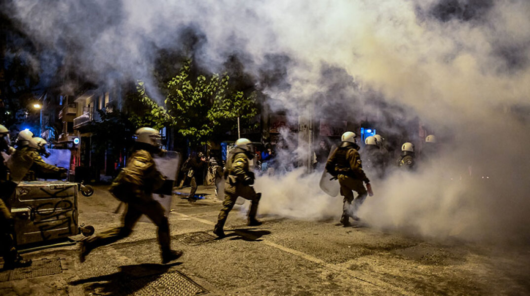 Επεισόδια στα Εξάρχεια μετά την πορεία για τον Αλέξανδρο Γρηγορόπουλο