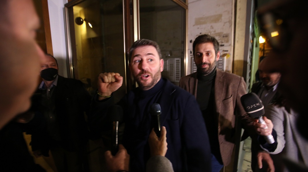 Εκλογές ΚΙΝΑΛ - Νίκος Ανδρουλάκης: Με χειροκροτήματα έγινε δεκτός στο γραφείο του ο πρωταγωνιστής των εξελίξεων στην Κεντροαριστερά. 