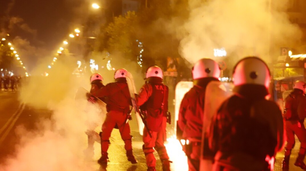Θεσσαλονίκη-Δολοφονία Γρηγορόπουλου: Εννέα συλλήψεις και 35 προσαγωγές για τα επεισόδια μετά την πορεία