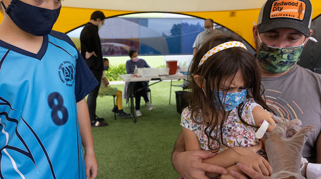 Σχεδόν το 80% των παιδιών στη Γαλλία έχει εμβολιαστεί κατά του κορωνοϊού