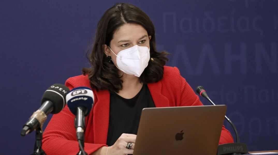 Η Υπουργός Παιδείας Νίκη Κεραμέως