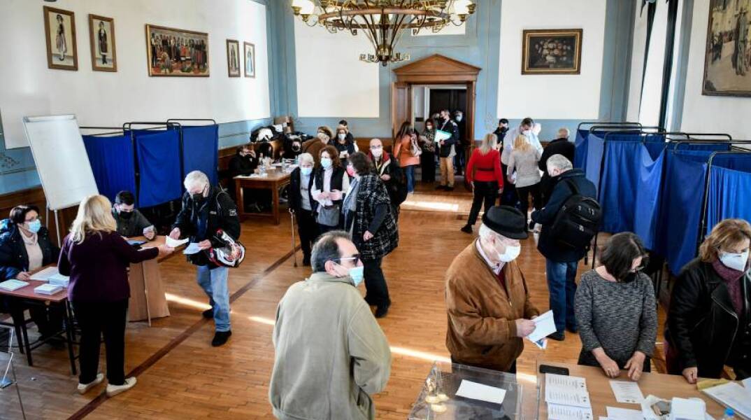 Εσωκομματικές εκλογές Κίνημα Αλλαγής - Στιγμιότυπο από τον Α' γύρο 