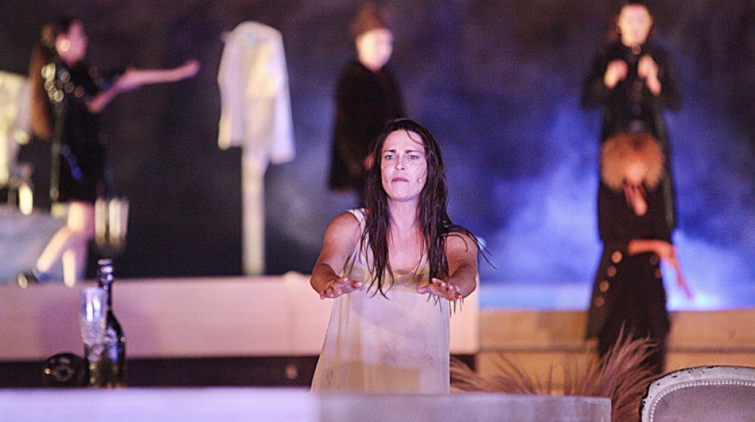 H Μαίρη Μηνά εξηγεί γιατί αποχώρησε από την παράσταση του Βασίλη Μπισμπίκη