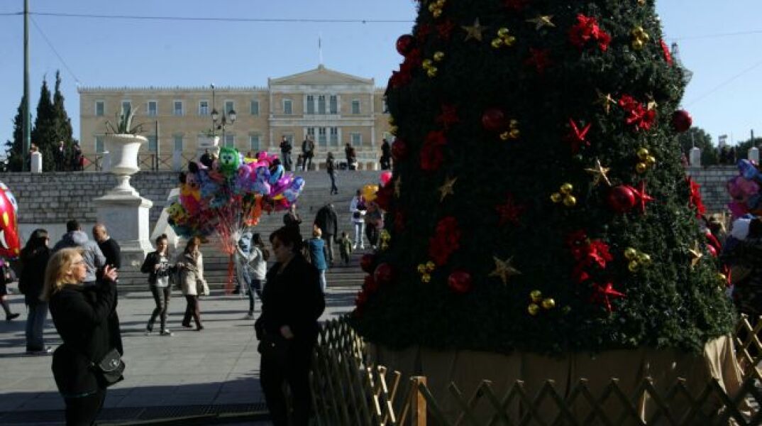 Παραλλαγή Όμικρον – «Εμβόλιο, τεστ και μάσκες» συνιστούν οι ειδικοί για ασφαλή Χριστούγεννα – Τι αλλάζει από Δευτέρα