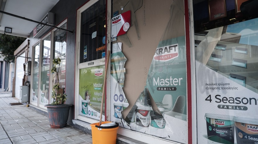 Στιγμιότυπο από το σημείο όπου 51χρονος δολοφόνησε 66χρονο στην οδό Βορείου Ηπείρου στην Γλυφάδα