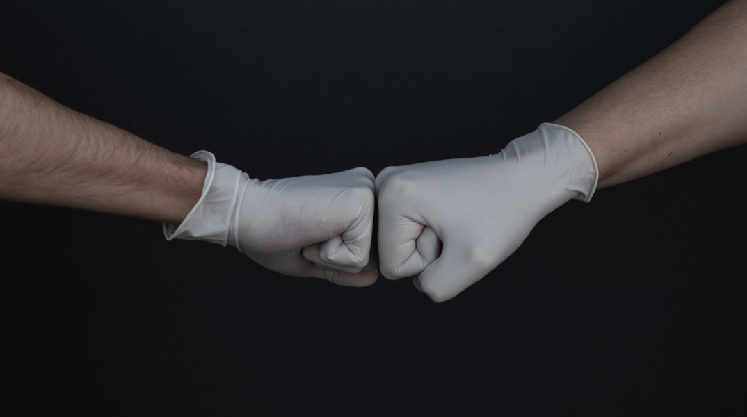 Η Johnson & Johnson αξιολογεί το εμβόλιό της για την COVID-19 κατά της νέας παραλλαγής Όμικρον