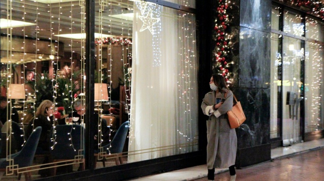 Πολίτης - Καταστήματα με χριστουγεννιάτικα είδη