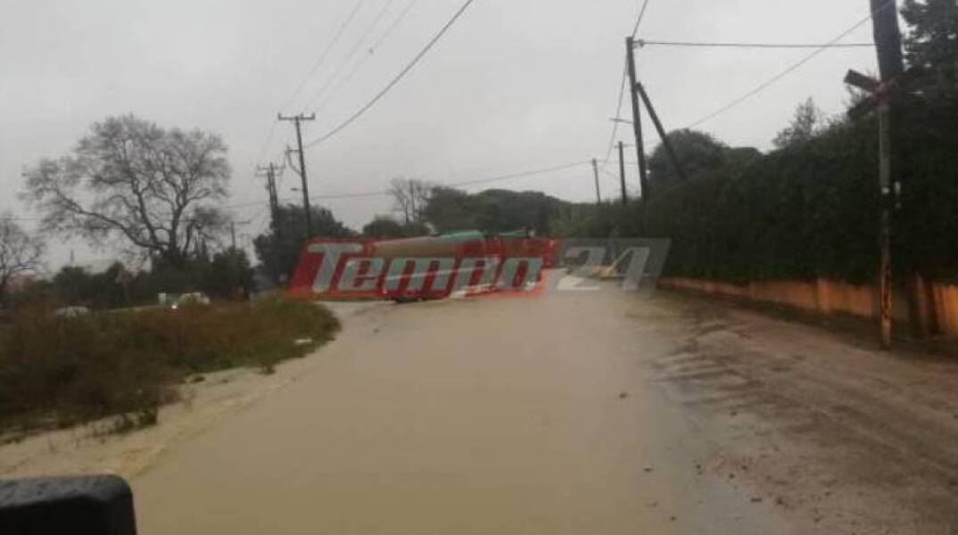 "Πνίγηκε" η Δυτική Αχαΐα - 20 απεγκλωβισμοί - Σε ξενοδοχεία μεταφέρονται οικογένειες που τα σπίτια τους πλημμύρισαν