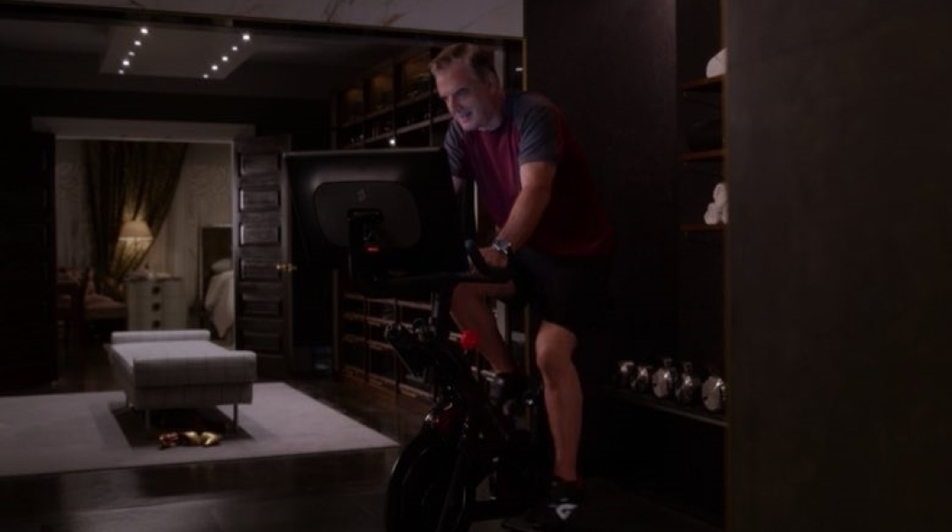ΗΠΑ: Ο «Μίστερ Μπιγκ πέθανε» κι έτσι απλά... η μετοχή της Peloton κατέρρευσε