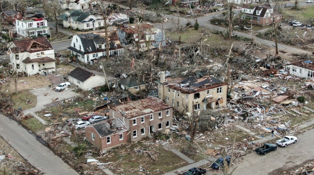 Πέντε πολιτείες των κεντρικών και νότιων ΗΠΑ έπληξαν ανεμοστρόβιλοι το βράδυ της Παρασκευής
