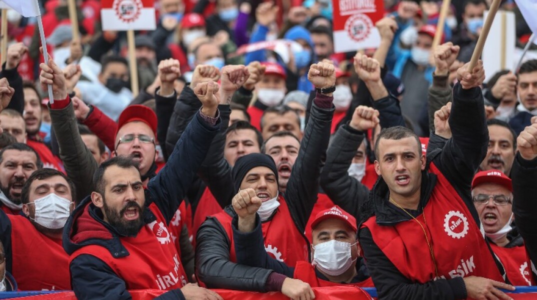 Τουρκία: Χιλιάδες πολίτες διαδηλώνουν για την κακή πορεία της οικονομίας