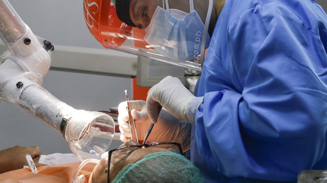 Ρωσία: Ασθενής μαχαίρωσε οδοντίατρο επειδή δεν του άρεσε το αποτέλεσμα