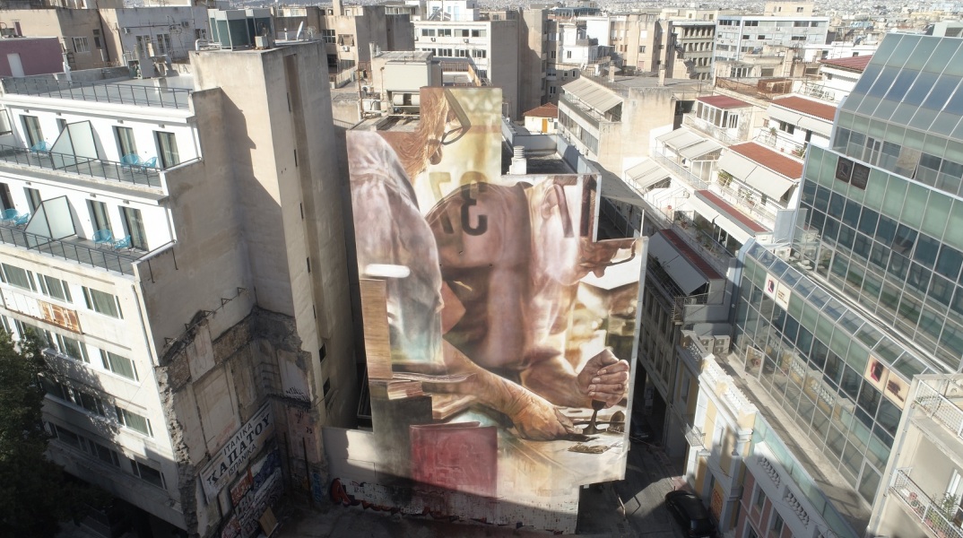 Τοιχογραφία του Guido Van Helten στα Εξάρχεια