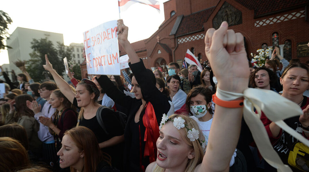 Λευκορωσία: Το Μινσκ επιβάλλει στον Σεργκέι Τιχανόφσκι, σύζυγο της ηγέτιδας της αντιπολίτευσης, ποινή κάθειρξης 18 ετών σε φυλακή υψίστης ασφαλείας	