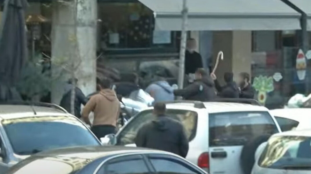 Συμπλοκή έξω από τα δικαστήρια στη Θεσσαλονίκη