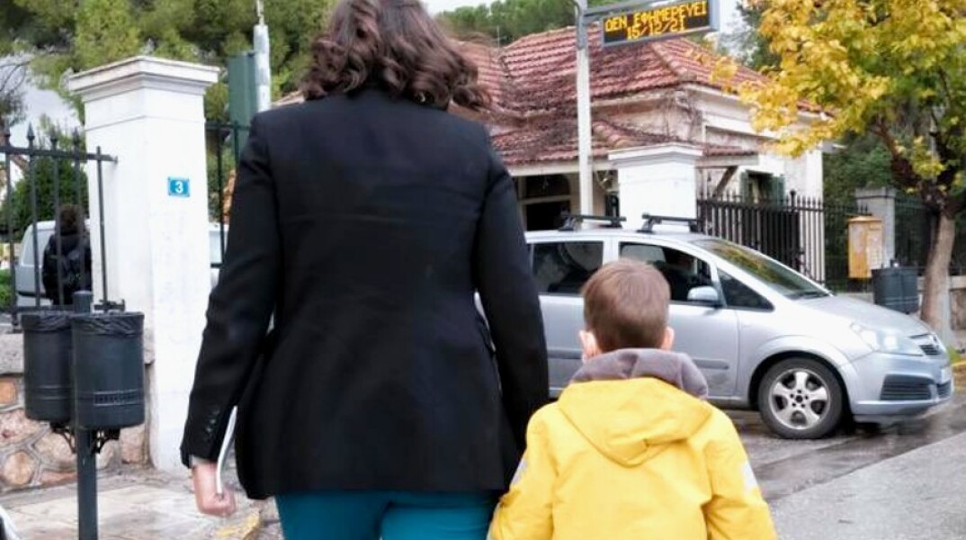 Η Νίκη Κεραμέως με το γιο της