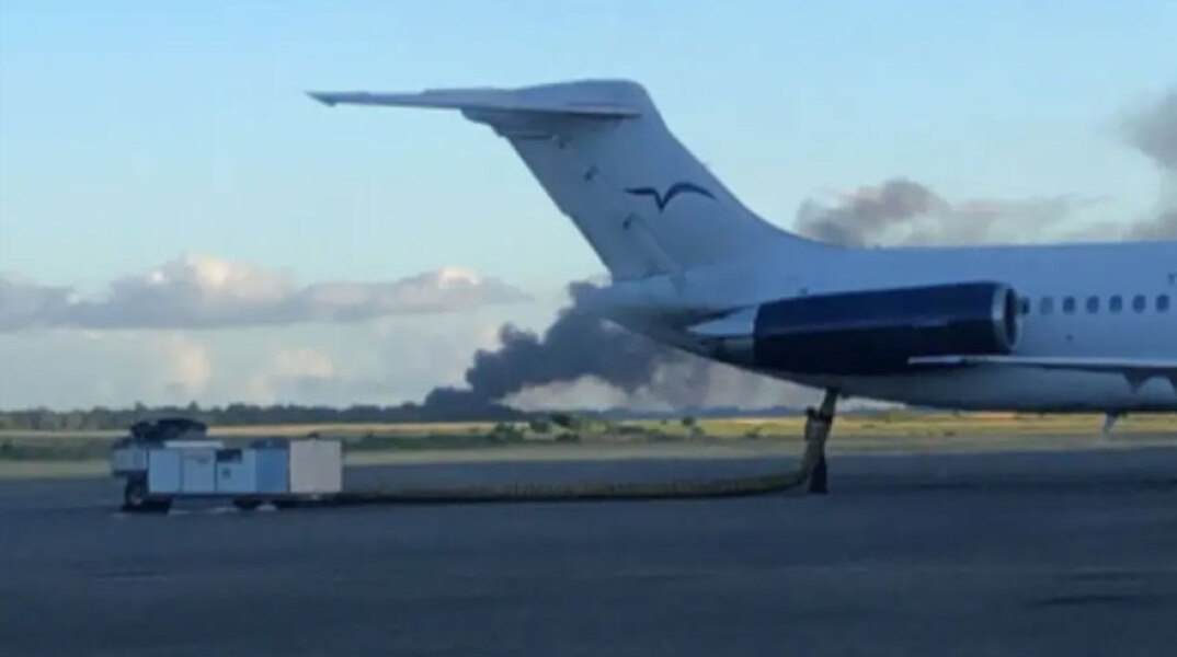 Καπνός στο σημείο που συνετρίβη το αεροσκάφος στη Δομινικανή Δημοκρατία