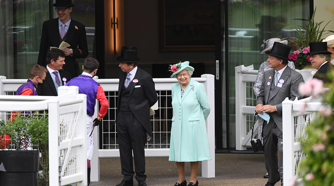 Η βασίλισσα Ελισάβετ ακύρωσε ένα οικογενειακό τραπέζι