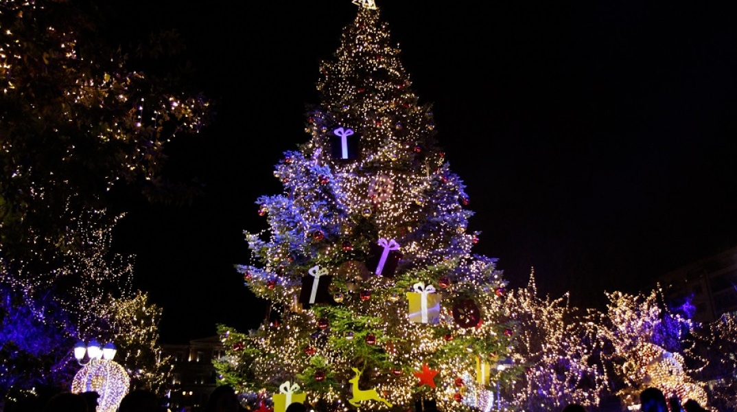 Χριστουγεννιάτικη νυχτερινή Αθήνα 