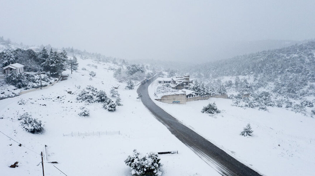 Χιόνια στην Αττική έφερε η κακοκαιρία «Κάρμελ»