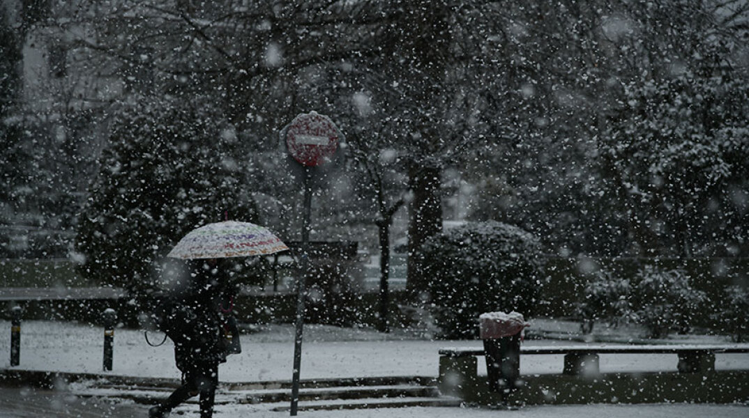 Χιόνια έχει ο καιρός σήμερα Σάββατο 18 Δεκεμβρίου 2021, καθώς η κακοκαιρία «Κάρμελ» είναι σε εξέλιξη