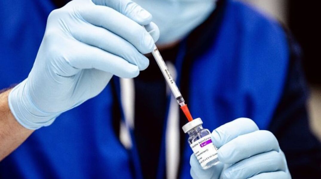 «Πιστεύω ότι πρέπει να υπάρξει σε ολόκληρη την Ευρώπη υποχρεωτικός εμβολιασμός», δηλώνει στο ΑΠΕ-ΜΠΕ ο Φρανκ Ούλριχ Μοντγκόμερι, πρόεδρος του Παγκόσμιου Ιατρικού Συλλόγου (WMA)