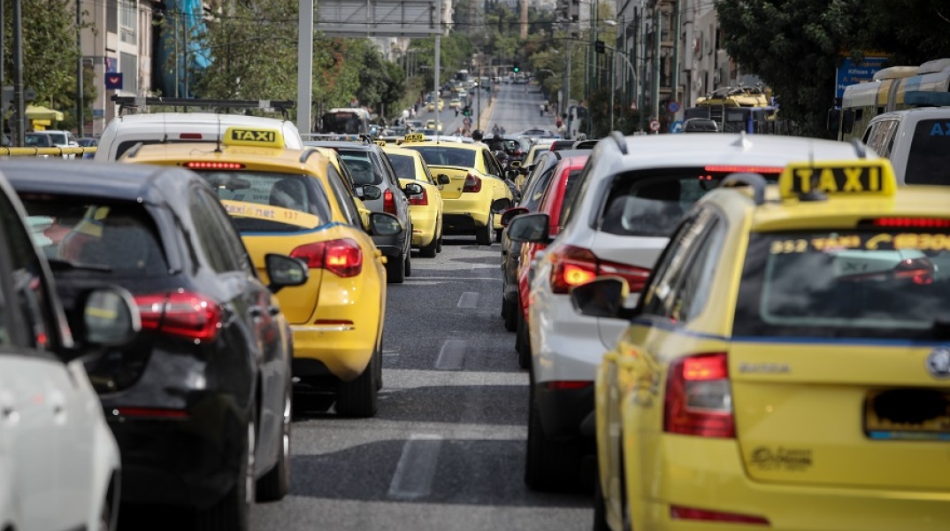 Αυτοκίνητα στους δρόμους 