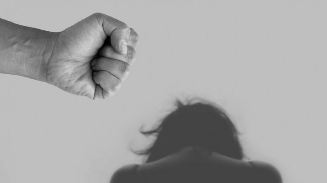 Αλεξανδρούπολη: Την ξυλοκόπησε και είπε ότι έπεσε από σκάλα   