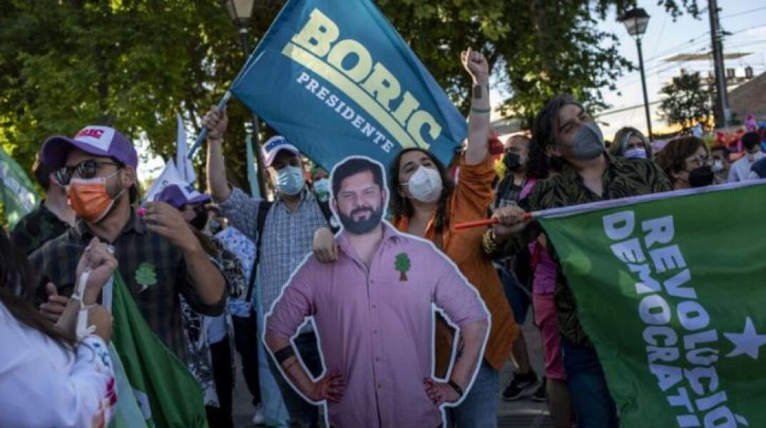 Προεδρικές εκλογές στη Χιλή: Ο Γκάμπριελ Μπόριτς της αριστεράς πέρασε στον δεύτερο γύρο, αντίπαλός του ο ακροδεξιός Καστ