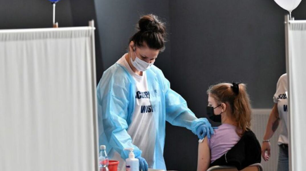 Εμβολιασμός παιδιών: Αυτές είναι οι 5 πιο συχνές παρενέργειες