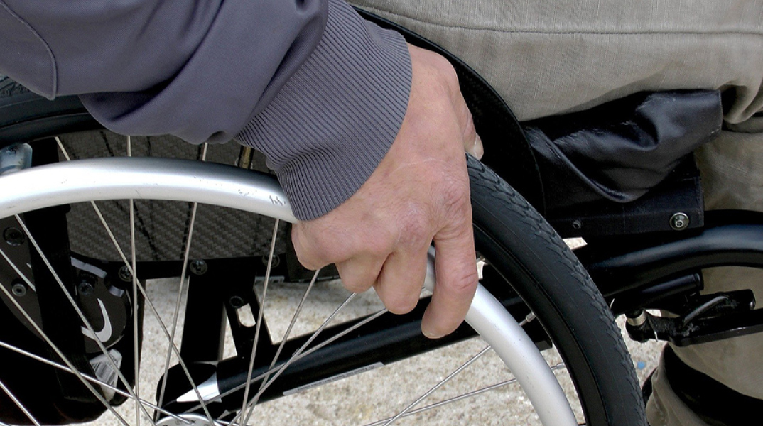 Κύκλωμα με πλαστές βεβαιώσεις αναπηρίας - Χειροπέδες σε επτά άτομα