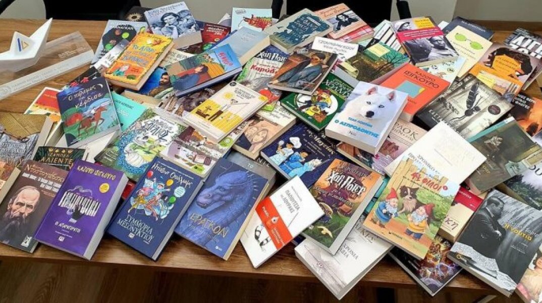 Το Μέγαρο Μαξίμου έστειλε βιβλία λογοτεχνίας στην Τήνο, για τους νέους του νησιού, προκειμένου να φιλοξενηθούν σε βιβλιοθήκη που θα δημιουργηθεί στο νησί.
