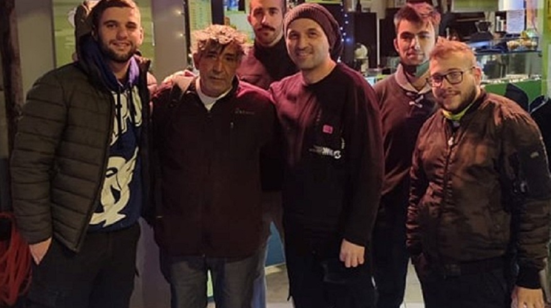 Παρέα από τα Χανιά πλήρωσε για τη διαμονή αστέγου σε ξενοδοχείο της πόλης