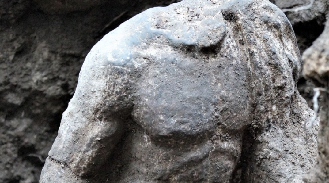 Άγαλμα των αυτοκρατορικών χρόνων αποκαλύφθηκε σε σωστική ανασκαφή στο κέντρο της Βέροιας