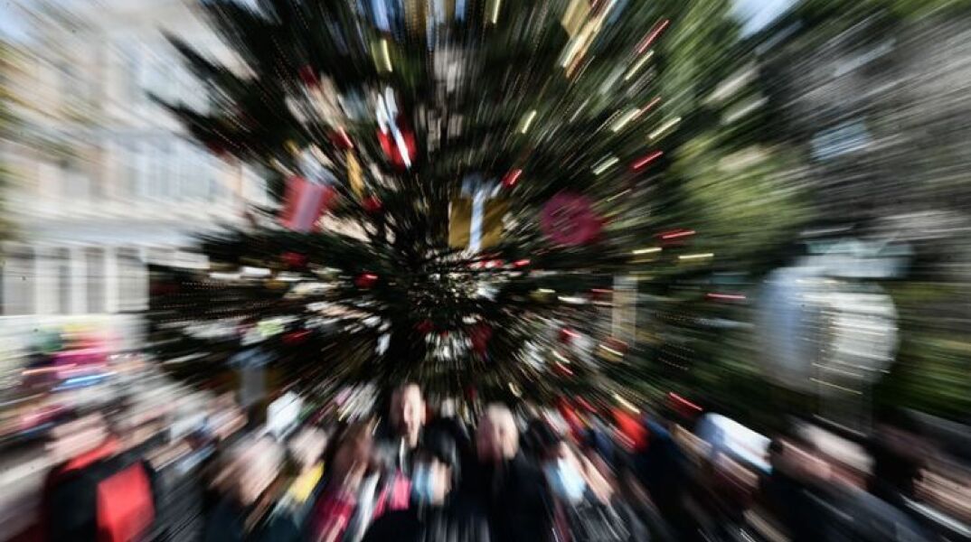 Πολίτες στην πλατεία Συντάγματος 