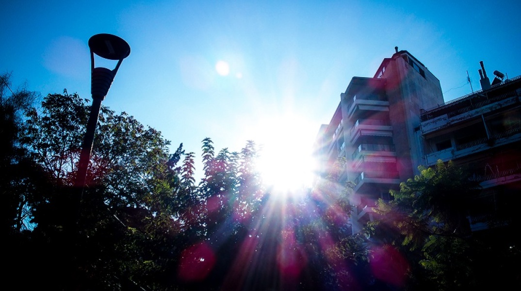 Καιρός: Ανεβαίνει κι άλλο η θερμοκρασία αύριο