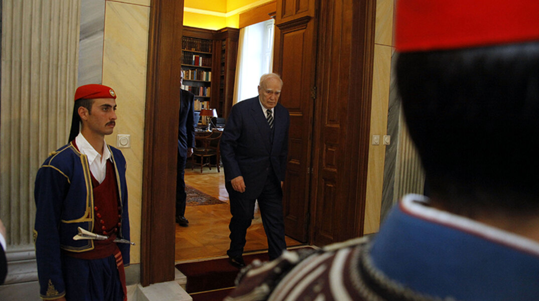 Πέθανε ο Κάρολος Παπούλιας, πρώην Πρόεδρος της Δημοκρατίας από το 2005 έως και το 2015