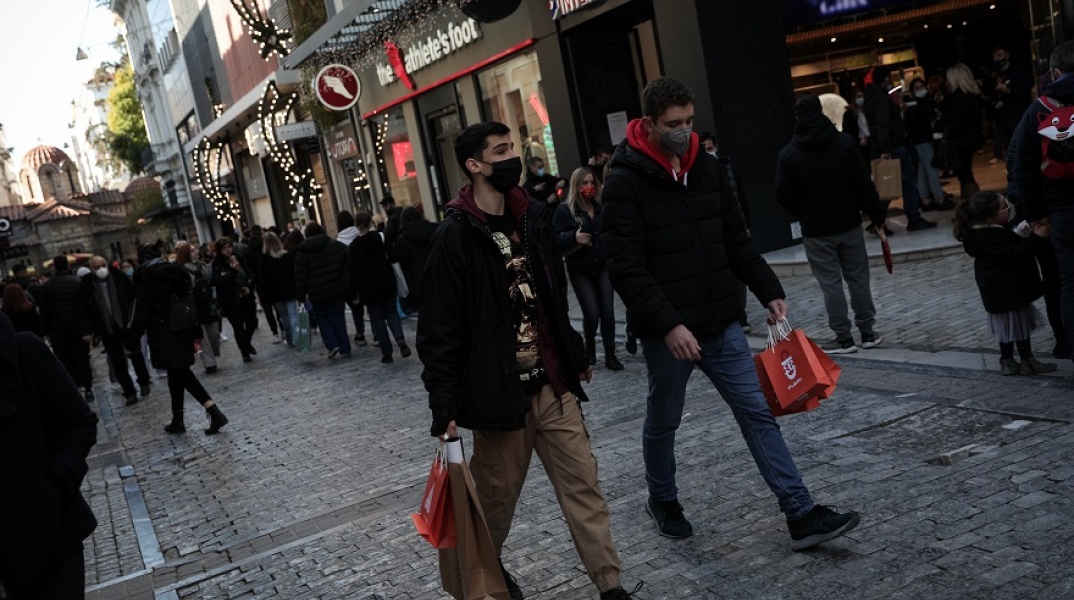 Νέα μέτρα για την πανδημία πριν την Πρωτοχρονιά: Συνεδριάζει σήμερα, Δευτέρα 27 Δεκεμβρίου, η επιτροπή των ειδικών.