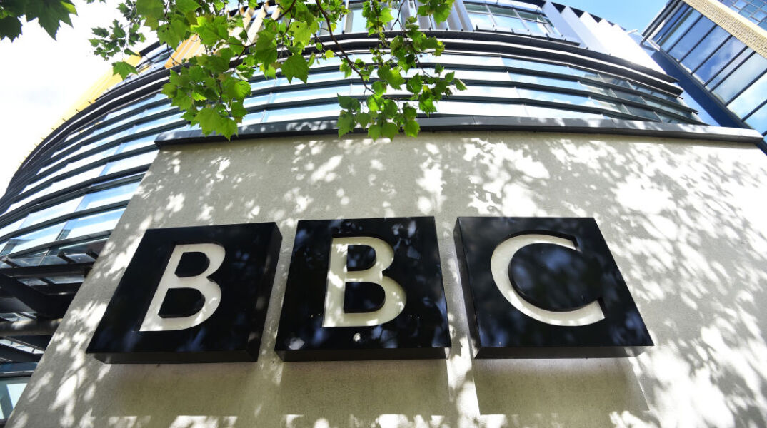 Ρωσία: Δημοσιογράφος του BBC έφυγε από την Ρωσία, επιλέγοντας την εξορία στην Βρετανία, εξαιτίας της «πρωτοφανούς παρακολούθησης» που υφίστατο	