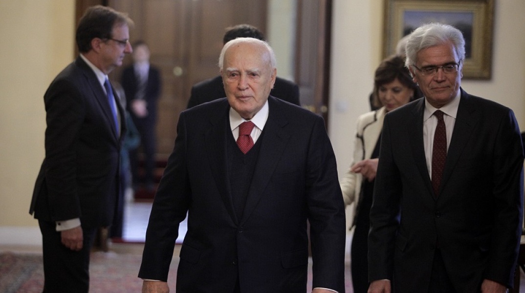 Κάρολος Παπούλιας: Με τιμές αρχηγού κράτους η κηδεία του