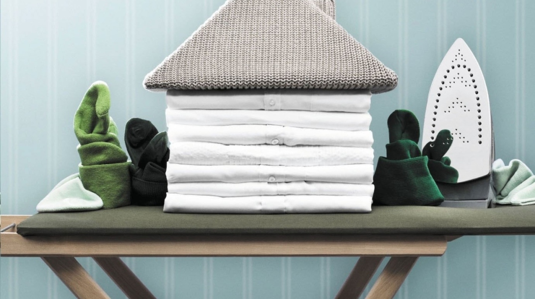 «Στο σπίτι: Μια περιδιάβαση στην Ιστορία από δωμάτιο σε δωμάτιο» (Εκδόσεις Μεταίχμιο)