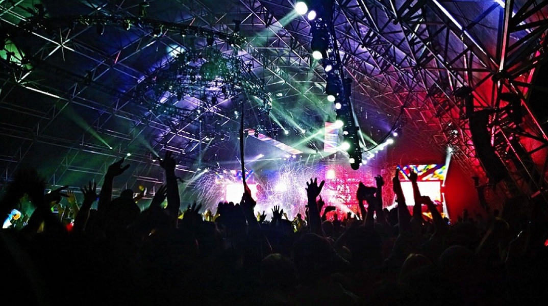 Νέα μέτρα: Πρόστιμο 50.000 ευρώ για ιδιωτικά οργανωμένα πάρτι