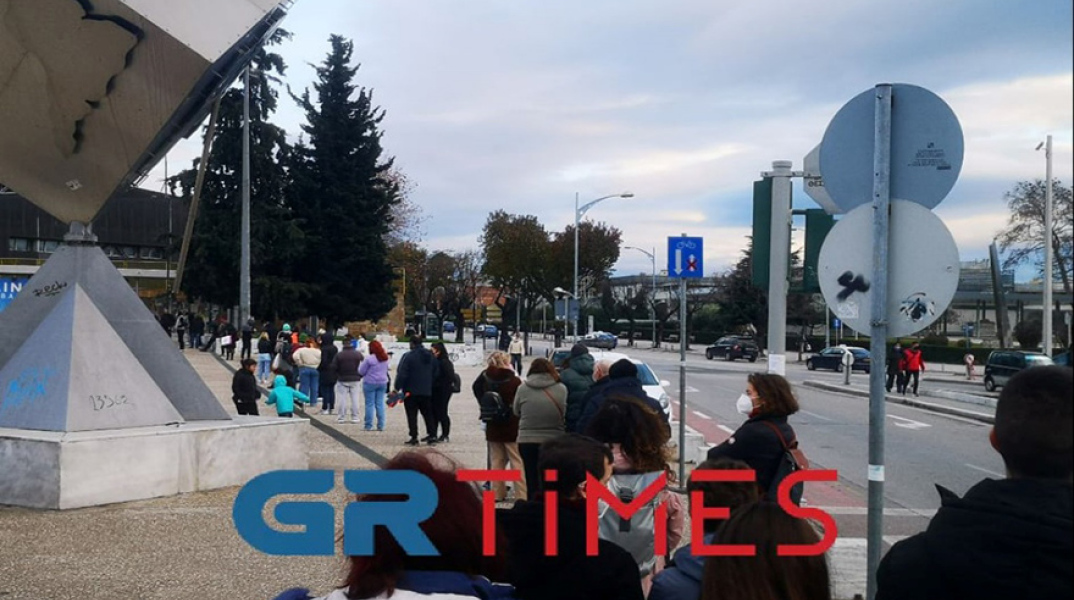 Θεσσαλονίκη: Ουρές για ένα rapid test 