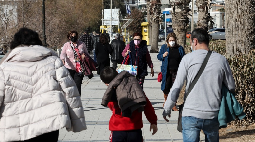 ΠΡΩΤΟΧΡΟΝΙΑ ΣΤΗ ΠΑΡΑΛΙΑ ΤΟΥ ΦΛΟΙΣΒΟΥ ΓΙΑ ΒΟΛΤΑ ΚΑΙ ΓΙΑ ΤΙΣ ΠΡΩΤΕΣ ΒΟΥΤΙΕΣ ΠΗΓΑΝ ΟΙ ΑΘΗΝΑΙΟΙ (ΓΙΑΝΝΗΣ ΠΑΝΑΓΟΠΟΥΛΟΣ/ EUROKINISSI)