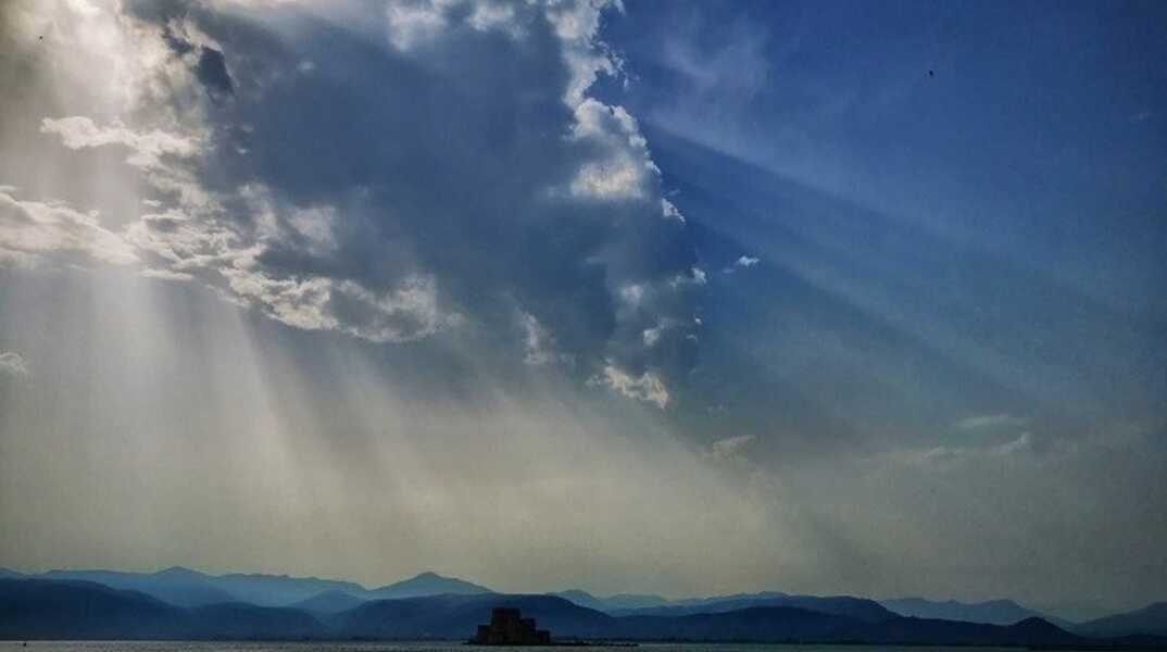 Καιρός αύριο: Λιακάδα με λίγα σύννεφα – Πού θα αγγίξει ο υδράργυρος τους 20 βαθμούς
