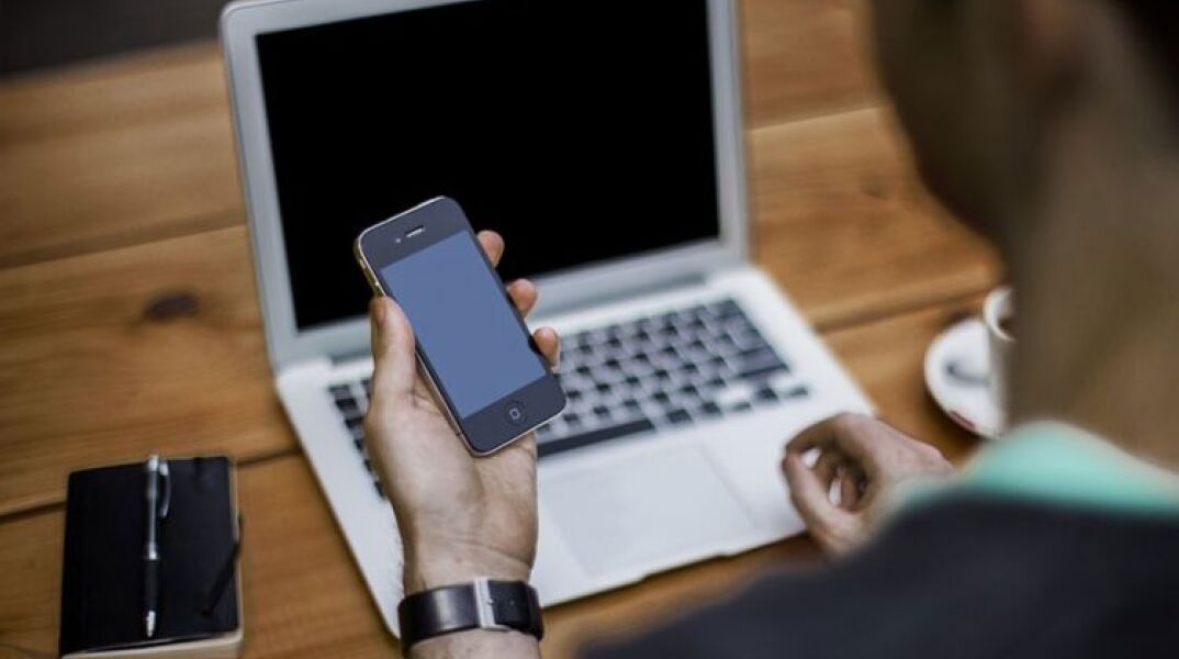 Φθηνότεροι από σήμερα οι λογαριασμοί κινητής τηλεφωνίας – Ποιοι ωφελούνται περισσότερο (ΦΕΚ)