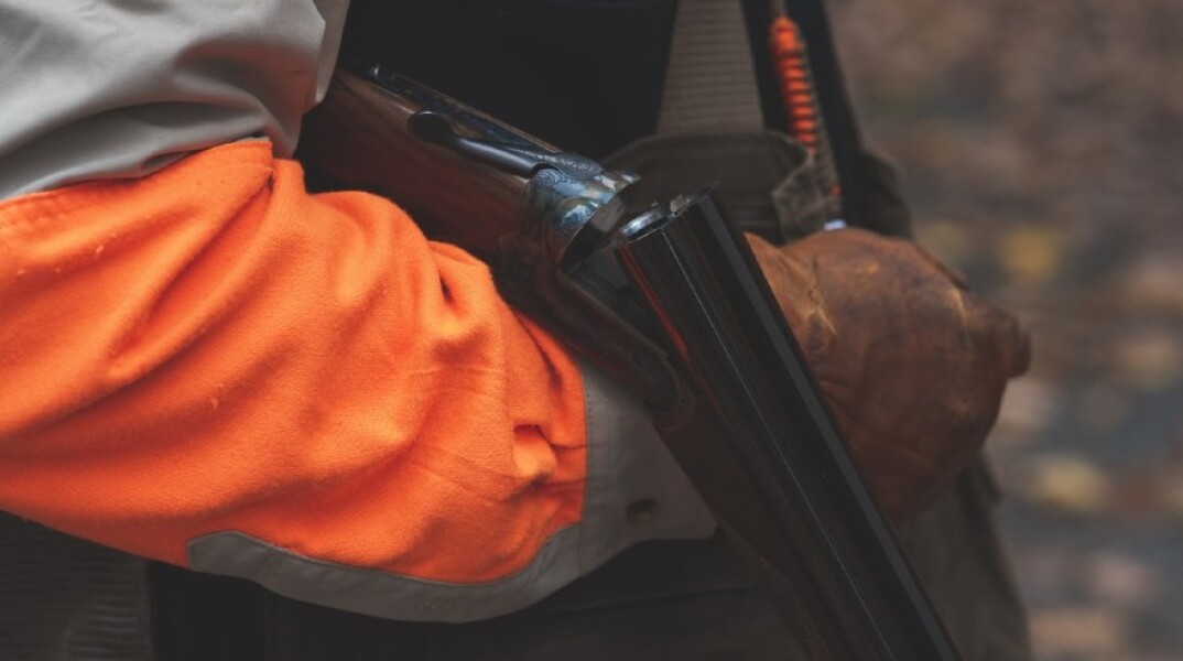 Κυνηγός με καραμπίνα