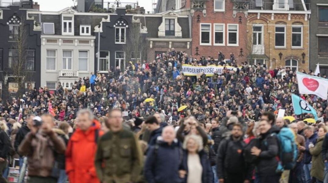 Ολλανδία: Επεισόδια και συλλήψεις σε διαδήλωση κατά του lockdown